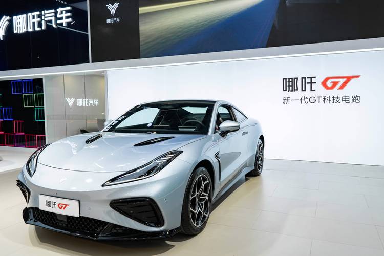 东莞169哪吒汽车在智能汽车领域的表现，领途汽车在新能源汽车市场中的影响力